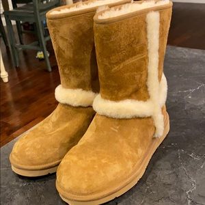 Ugg Carter Women’s Size 8 Boots